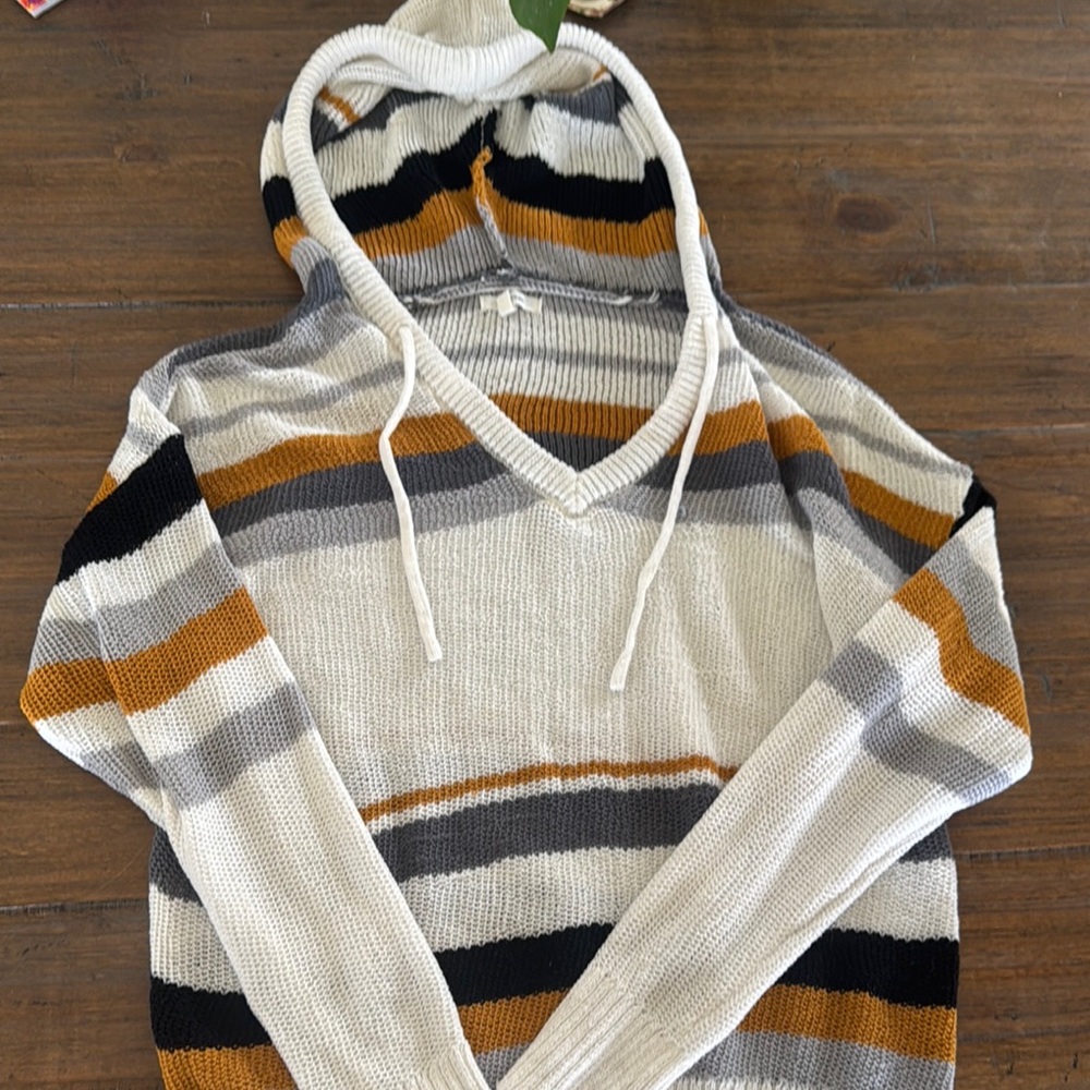 Cream and Black V-Neck Sweater with Cozy Knit Design